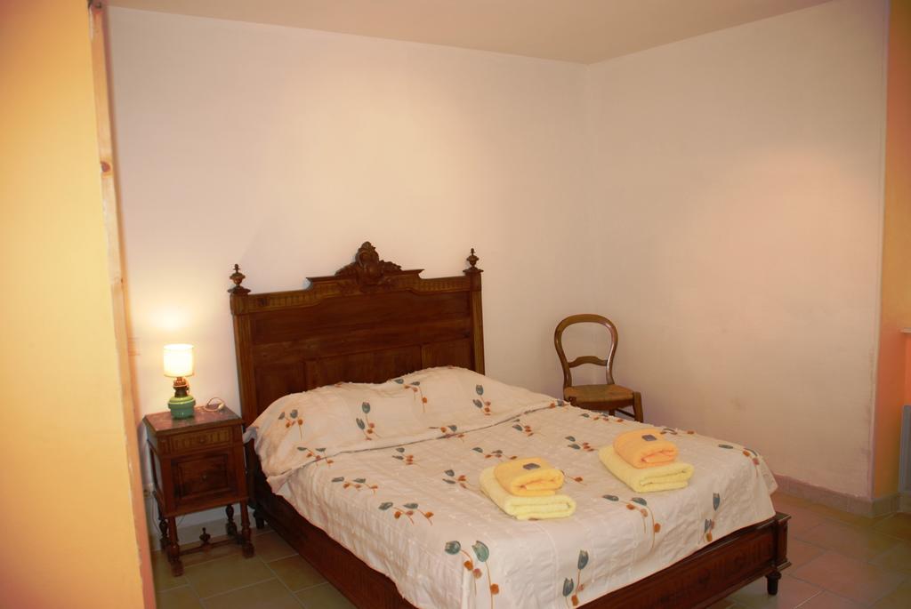 Les Jardins Du Mas Evesque Bed and Breakfast Rousson  Habitación foto