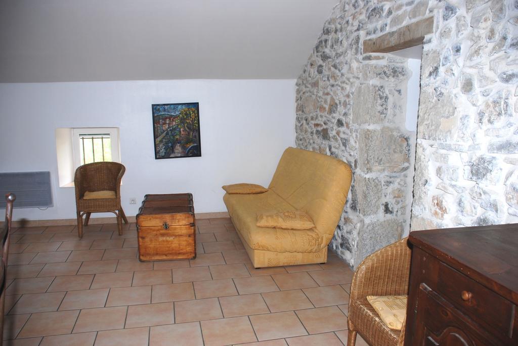 Les Jardins Du Mas Evesque Bed and Breakfast Rousson  Habitación foto