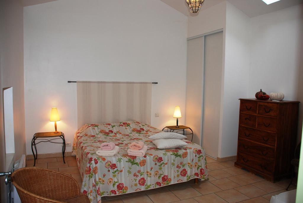 Les Jardins Du Mas Evesque Bed and Breakfast Rousson  Habitación foto